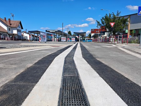 Foto: Problémový žľab na na autobusovej stanici v Prievidzi je hotový. Dielo majú odovzdať 9. augusta 2025. 4