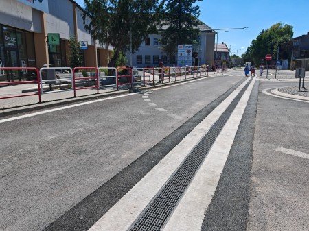 Foto: Problémový žľab na na autobusovej stanici v Prievidzi je hotový. Dielo majú odovzdať 9. augusta 2025. 5