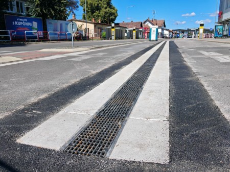 Foto: Problémový žľab na na autobusovej stanici v Prievidzi je hotový. Dielo majú odovzdať 9. augusta 2025. 7