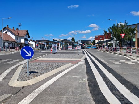 Foto: Problémový žľab na na autobusovej stanici v Prievidzi je hotový. Dielo majú odovzdať 9. augusta 2025. 8