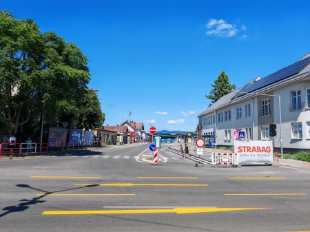 Foto: Problémový žľab na na autobusovej stanici v Prievidzi je hotový. Dielo majú odovzdať 9. augusta 2025. 10