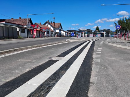 Foto: Problémový žľab na na autobusovej stanici v Prievidzi je hotový. Dielo majú odovzdať 9. augusta 2025. 11