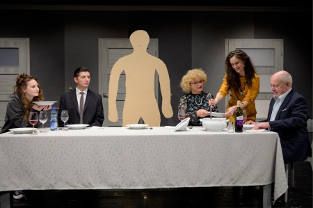 KARTÓNOVÝ OTECKO – divadelná komédia 0