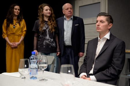 KARTÓNOVÝ OTECKO – divadelná komédia 1