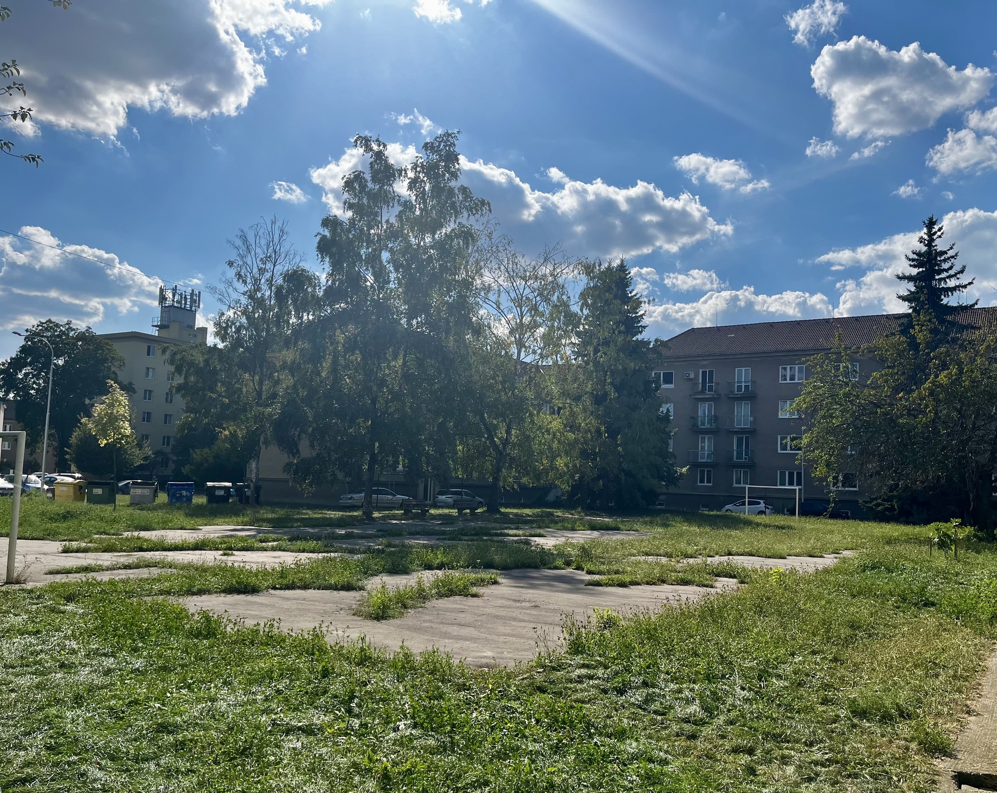 Na Starom sídlisku v Prievidzi pribudne nové parkovisko – nevyužívané ihrisko bude mať praktický účel