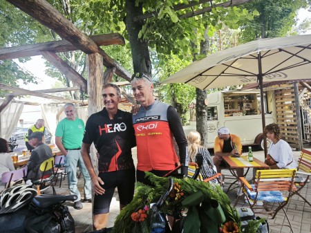 Video: Prievidžan Jozef Kapusta má za sebou 9438 km dlhú cyklotúru trinástimi európskymi štátmi. Chcel poukázať na dôležitosť prevencie proti rakovine prostaty. 0