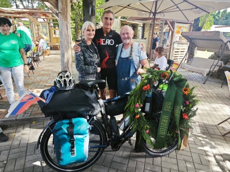 Video: Prievidžan Jozef Kapusta má za sebou 9438 km dlhú cyklotúru trinástimi európskymi štátmi. Chcel poukázať na dôležitosť prevencie proti rakovine prostaty. 2