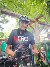 Video: Prievidžan Jozef Kapusta má za sebou 9438 km dlhú cyklotúru trinástimi európskymi štátmi. Chcel poukázať na dôležitosť prevencie proti rakovine prostaty. 3