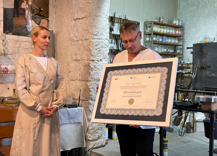 Osvedčenie o zápise sklárskej výroby do zoznamu kultúrneho dedičstva putuje do Valaskej Belej (okres Prievidza)