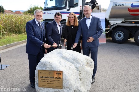 Foto a video: Dnes poklepali základný kameň stavby. Začali s prácami na dokončení prvej etapy obchvatu Prievidze 11