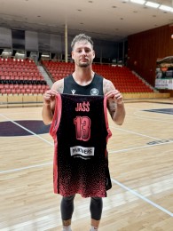 BC Prievidza sa zapojila do Ružového októbra a spustila dražbu dresov na podporu OZ Amazonky 5