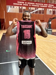 BC Prievidza sa zapojila do Ružového októbra a spustila dražbu dresov na podporu OZ Amazonky 6