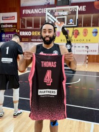 BC Prievidza sa zapojila do Ružového októbra a spustila dražbu dresov na podporu OZ Amazonky 12