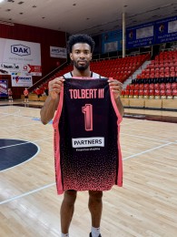 BC Prievidza sa zapojila do Ružového októbra a spustila dražbu dresov na podporu OZ Amazonky 13