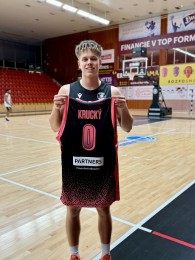 BC Prievidza sa zapojila do Ružového októbra a spustila dražbu dresov na podporu OZ Amazonky 14