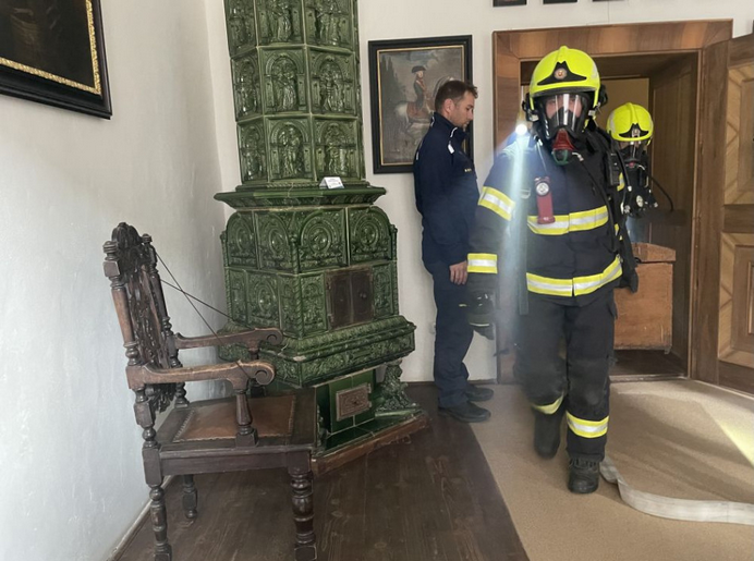 Hasiči si precvičili zásah na Bojnickom zámku: evakuovali aj vzácne exponáty