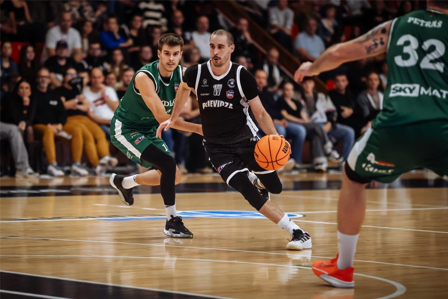 Banícke derby bolo vypredané: BC Prievidza - MBK Baník Handlová 79:61 (40:29)