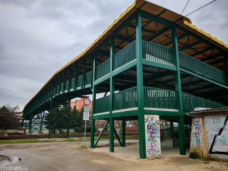 Foto: Lávka pre peších ponad železničnú trať v Prievidzi je po rekonštrukcii otvorená 0