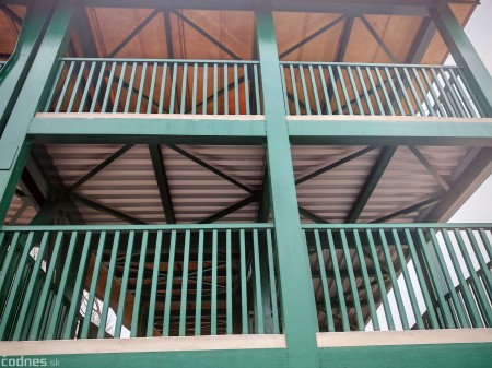 Foto: Lávka pre peších ponad železničnú trať v Prievidzi je po rekonštrukcii otvorená 4