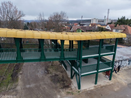 Foto: Lávka pre peších ponad železničnú trať v Prievidzi je po rekonštrukcii otvorená 17