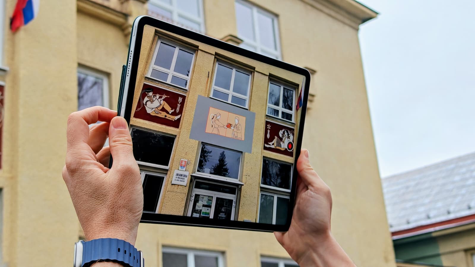 Video: Nové živé sgrafito na sídlisku Píly v Prievidzi vzdáva hold 476 baníckym obetiam