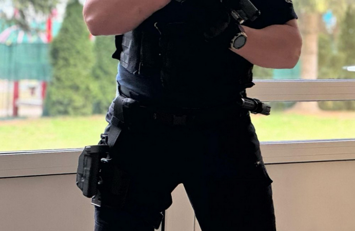 Foto: Polícia počas protidrogovej akcie Baník zadržala v Prievidzi päť osôb, zaistila i liečivá