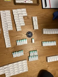 Foto: Polícia počas protidrogovej akcie Baník zadržala v Prievidzi päť osôb, zaistila i liečivá 6