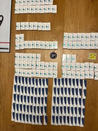 Foto: Polícia počas protidrogovej akcie Baník zadržala v Prievidzi päť osôb, zaistila i liečivá 8