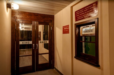 Video a foto: Múzeum Vtedy v Galérii Jabloň v Prievidzi otvorilo jedinečné retrokino s názvom "Kino Baník" 3
