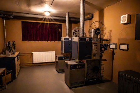 Video a foto: Múzeum Vtedy v Galérii Jabloň v Prievidzi otvorilo jedinečné retrokino s názvom "Kino Baník" 5