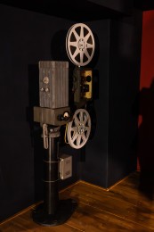 Video a foto: Múzeum Vtedy v Galérii Jabloň v Prievidzi otvorilo jedinečné retrokino s názvom "Kino Baník" 6
