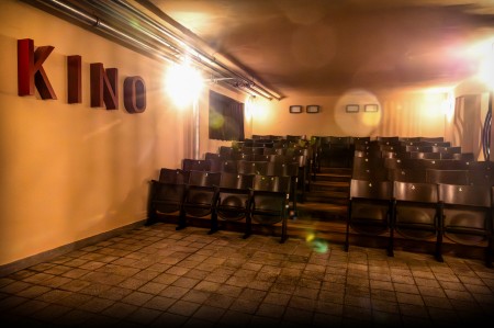 Video a foto: Múzeum Vtedy v Galérii Jabloň v Prievidzi otvorilo jedinečné retrokino s názvom "Kino Baník" 8