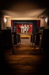 Video a foto: Múzeum Vtedy v Galérii Jabloň v Prievidzi otvorilo jedinečné retrokino s názvom "Kino Baník" 9