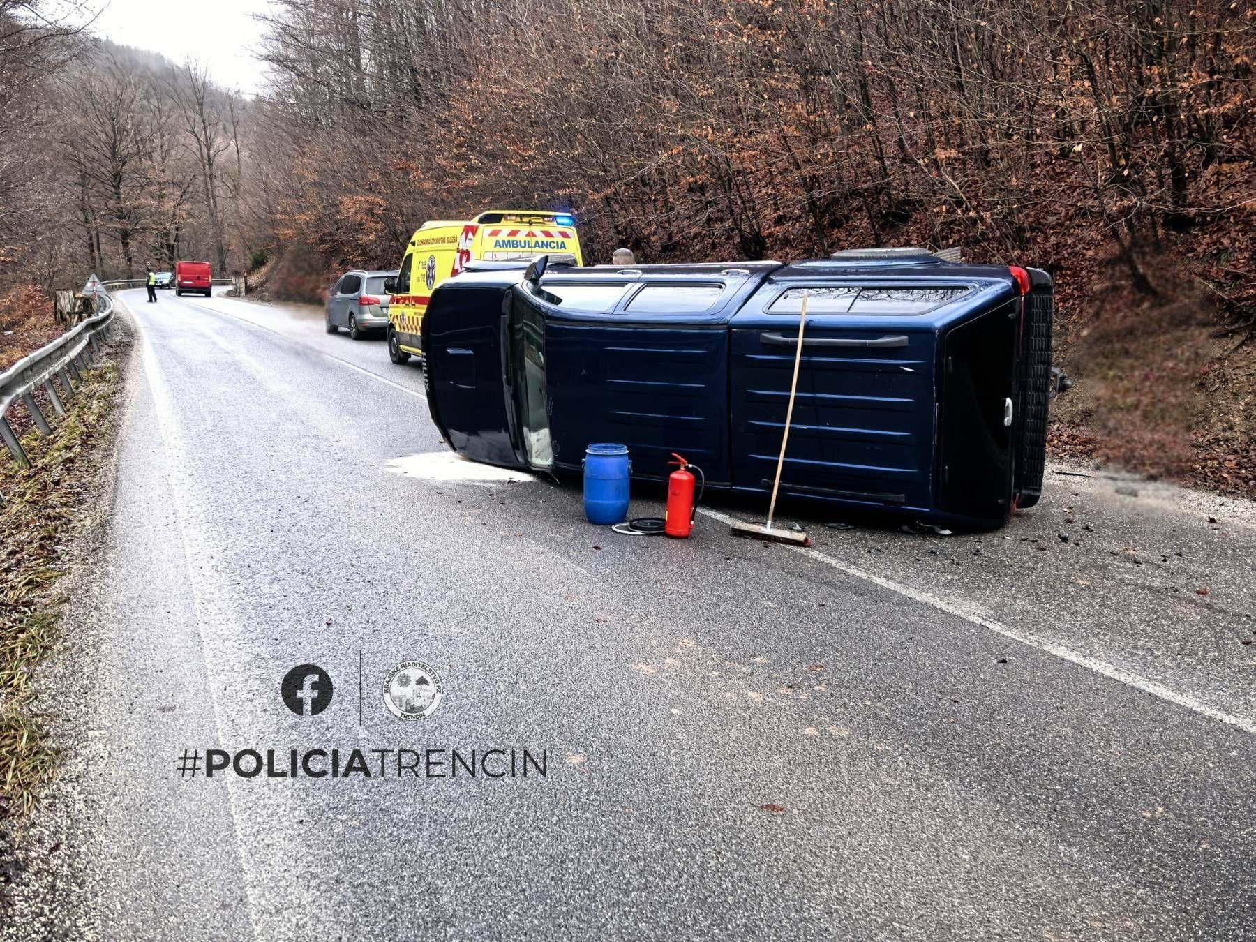 VEĽKÁ NEHODA: Cesta I/64 smerom od Prievidze na Kľak je aktuálne neprejazdná