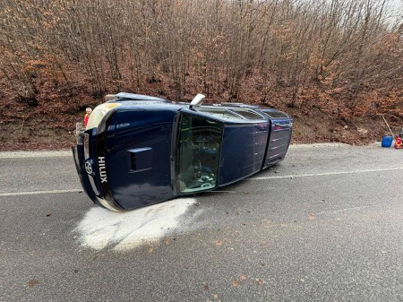 VEĽKÁ NEHODA: Cesta I/64 smerom od Prievidze na Kľak je aktuálne neprejazdná 1
