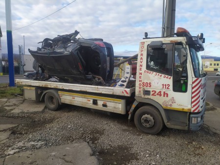 Foto: Tragická nehoda v Prievidzi, zdemolované auto ľudia dlho ignorovali. Vodič išiel 200 kilometrov za hodinu. 0
