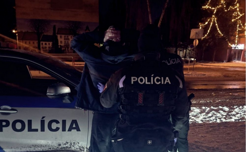Opitý Prievidžan ukradol zo stánku pyrotechniku, použiť ju nestihol