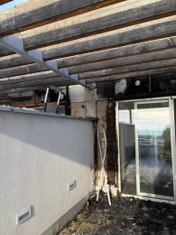 Foto: Požiar na Rekreačnej ulici v Bojniciach likvidovali profesionálni i dobrovoľní hasiči 5