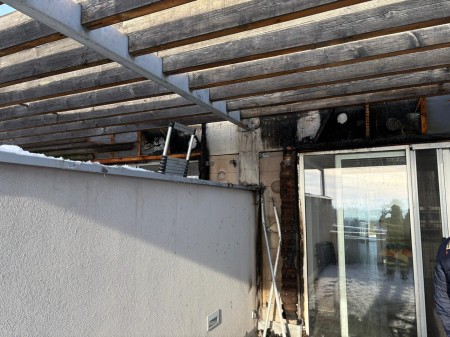 Foto: Požiar na Rekreačnej ulici v Bojniciach likvidovali profesionálni i dobrovoľní hasiči 6