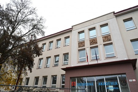 Foto a video: Modernizácia Obchodnej akadémie v Prievidzi za takmer 3 mil. eur prinesie aj bilingválne vzdelávanie 0