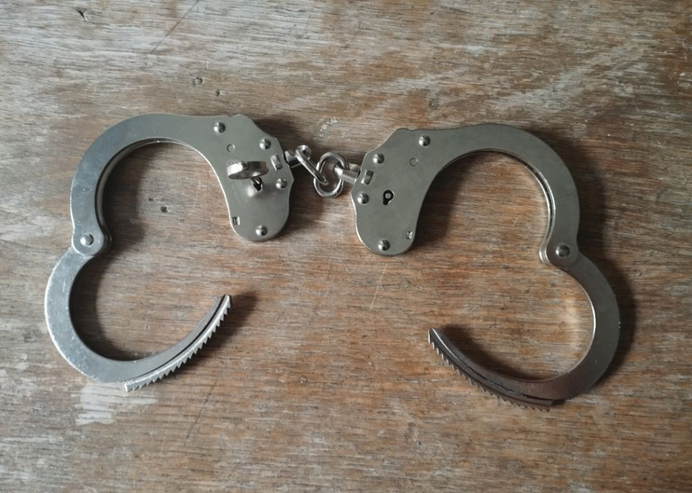 ZLODEJ V PRIEVIDZI: Muž sa dopúšťal krádeží v prevádzkach rýchleho občerstvenia v Prievidzi (video)