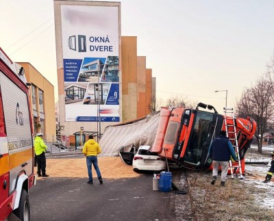 Úsek cesty I/64 na Necpalskej ceste v Prievidzi je po nehode prejazdný