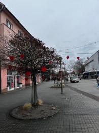 Technické služby mesta Prievidza vyrábajú jedinečnú sezónnu výzdobu 2