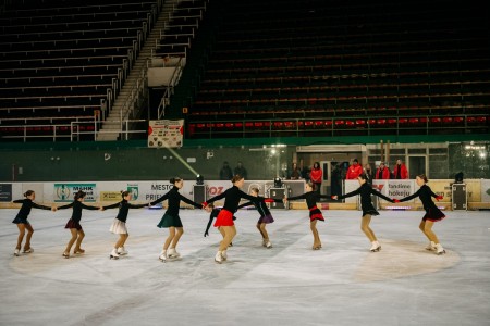 Od prvých pádov k súťažiam: Ako vyrastajú talenty v Krasokorčuliarskom klube Prievidza? 5