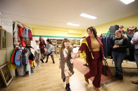 Foto a video: BerTo! sa v Prievidzi rozrastá: dobrovoľníci otvorili druhú prevádzku na výmenu vecí 27