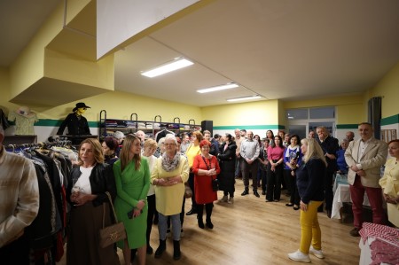 Foto a video: BerTo! sa v Prievidzi rozrastá: dobrovoľníci otvorili druhú prevádzku na výmenu vecí 30