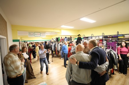 Foto a video: BerTo! sa v Prievidzi rozrastá: dobrovoľníci otvorili druhú prevádzku na výmenu vecí 37