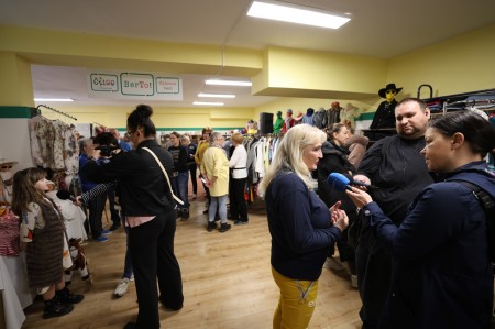 Foto a video: BerTo! sa v Prievidzi rozrastá: dobrovoľníci otvorili druhú prevádzku na výmenu vecí 39