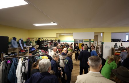 Foto a video: BerTo! sa v Prievidzi rozrastá: dobrovoľníci otvorili druhú prevádzku na výmenu vecí 43