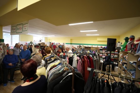 Foto a video: BerTo! sa v Prievidzi rozrastá: dobrovoľníci otvorili druhú prevádzku na výmenu vecí 44